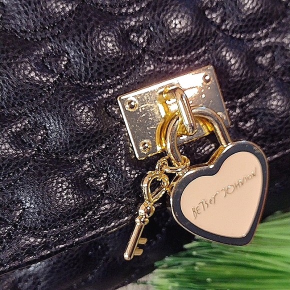 Betsey Johnson quilted Bow shoulder bag - Picture 2 of 16